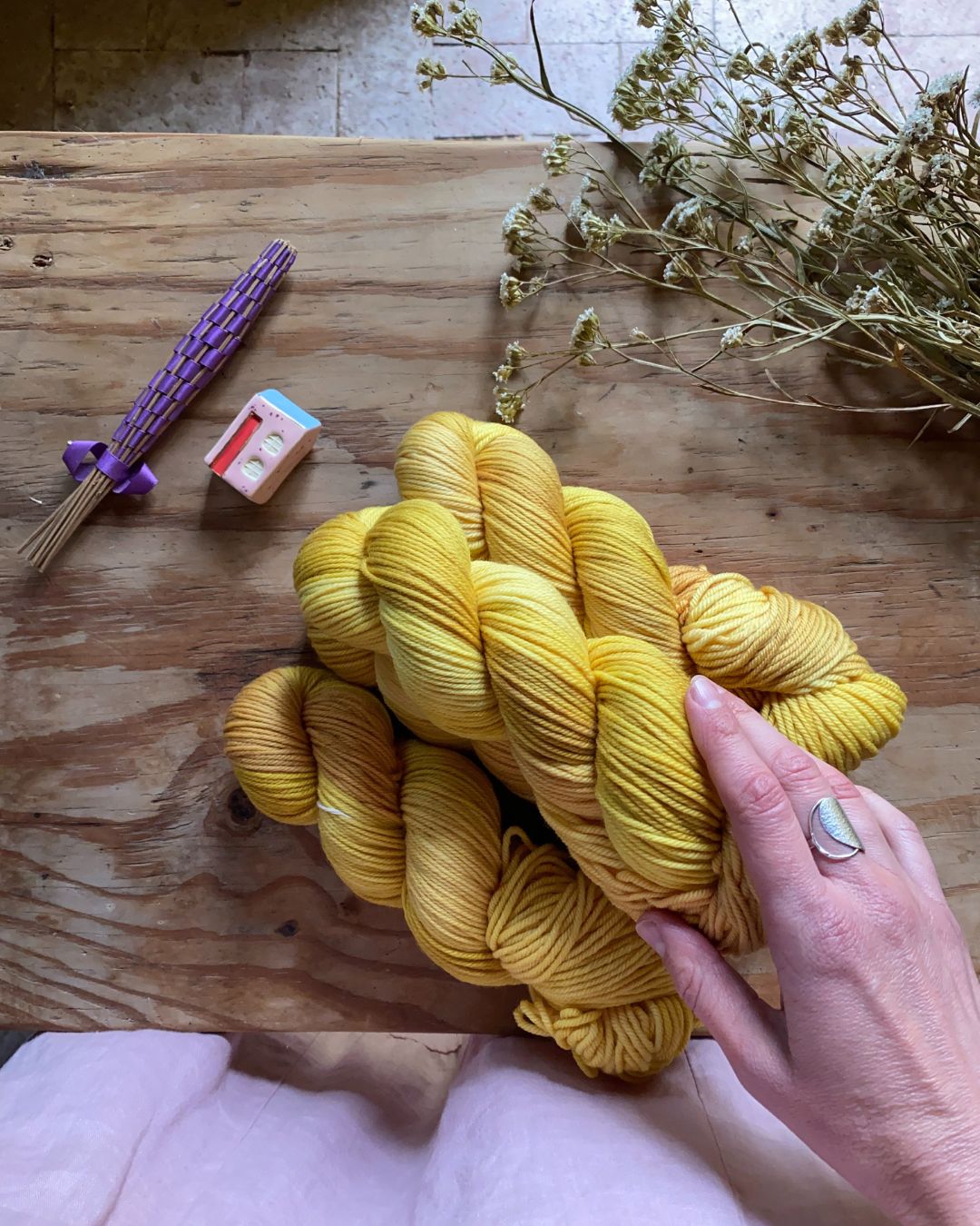 Cockatoos and Jonquils - Yarn Club extra skein
